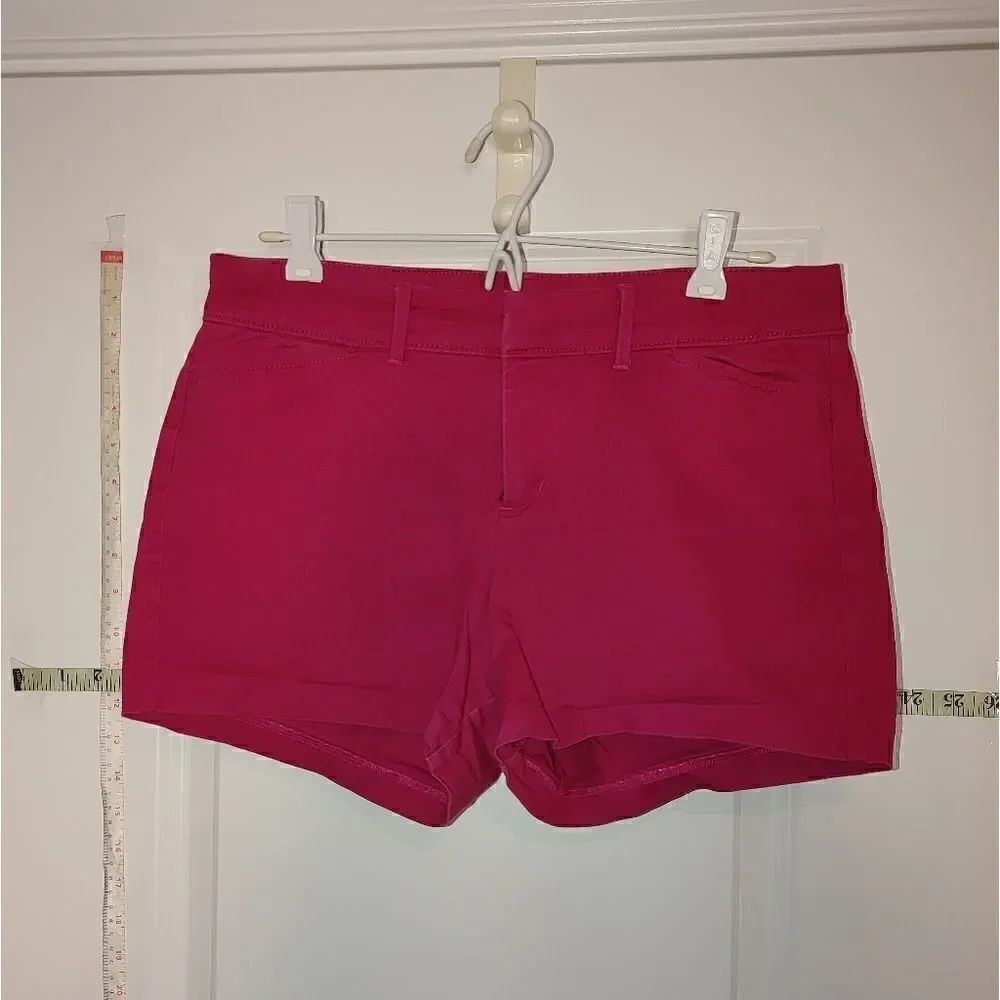 Old navy pixie shorts ladies size 6 in fuchsia